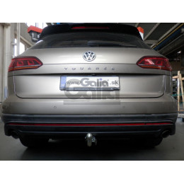 V092C GALIA Полностью оцинкованный фаркоп на Volkswagen Touareg 2018-. Подрозетник убирается за бампер. Тип шара: C (горизонтальный съемный). Невидимый выре