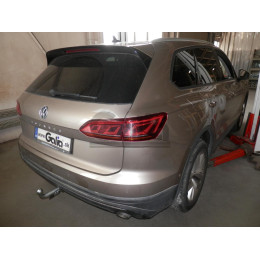 V092C GALIA Полностью оцинкованный фаркоп на Volkswagen Touareg 2018-. Подрозетник убирается за бампер. Тип шара: C (горизонтальный съемный). Невидимый выре