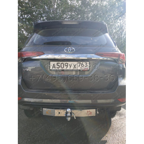 TFR-16-991124.00 PT GROUP Фаркоп с нержавеющей накладкой на Toyota Fortuner (дорестайлинг) 2016-2020 без подрезки бампера. Тип шара: E (легкосъемный шар под квадрат). Нагрузки: 3000/120 кг, масса фаркопа 23 кг (без электрики в комплекте)
