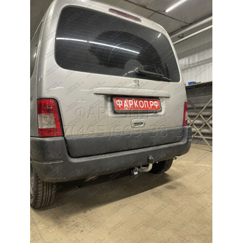 C043A GALIA Полностью оцинкованный фаркоп на Citroen Berlingo I 1996-2008, Berlingo First 2008-2012, Peugeot Partner I 1996-2008, Partner Origin 2008-2012. Особенности: для колесных баз 2690 мм и 2693 мм. Тип шара: A. Невидимый вырез бампера. Нагрузки: 11