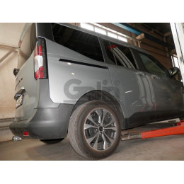 F142V GALIA Полностью оцинкованный фаркоп на Ford Tourneo Courier 2023-, Ford Transit Courier 2023-. Подрозетник убирается за бампер. Тип шара: AV (вертикальное быстросъе