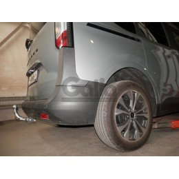 F142V GALIA Полностью оцинкованный фаркоп на Ford Tourneo Courier 2023-, Ford Transit Courier 2023-. Подрозетник убирается за бампер. Тип шара: AV (вертикальное быстросъе