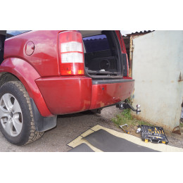 FA 0110-E Бизон Фаркоп на Jeep Cherokee KK 2008-2013, Dodge Nitro 2007-2011 без подрезки бампера. Тип шара: E (легкосъемный шар под квадрат). Нагрузки: 3200/120 кг. Не компле