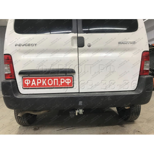 C043A GALIA Полностью оцинкованный фаркоп на Citroen Berlingo I 1996-2008, Berlingo First 2008-2012, Peugeot Partner I 1996-2008, Partner Origin 2008-2012. Особенности: для колесных баз 2690 мм и 2693 мм. Тип шара: A. Невидимый вырез бампера. Нагрузки: 11
