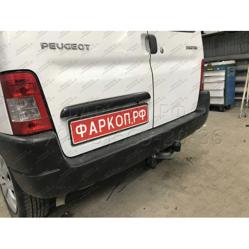 C043A GALIA Полностью оцинкованный фаркоп на Citroen Berlingo I 1996-2008, Berlingo First 2008-2012, Peugeot Partner I 1996-2008, Partner Origin 2008-2012. Особенности: для колесных баз 2690 мм и 2693 мм. Тип шара: A. Невидимый вырез бампера. Нагрузки: 11