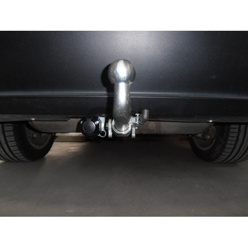 B017V GALIA Полностью оцинкованный фаркоп на BMW X5 E70 2007-2013, X5 F15 2013-2018, BMW X6 F16 2014-2019, кроме моделей с M-пакетом. Подрозетник убирается за бампер. Тип шара: AV (вертикальное быстросъемное крепление шара на ключе). Невидимый вырез бампе