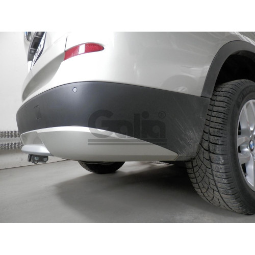B019V GALIA Полностью оцинкованный фаркоп на BMW X3 F25 2010-2017, BMW X4 F26 2014-2018, кроме моделей с M-пакетом. Подрозетник убирается за бампер. Тип шара: AV (вертикальное быстросъемное крепление шара на ключе). Установка без выреза бампера. Нагрузки: