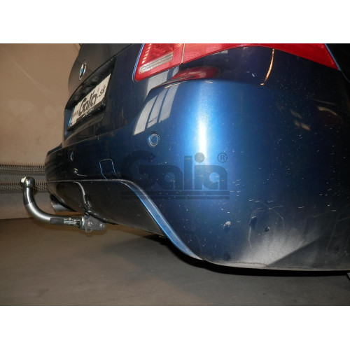 B022C GALIA Полностью оцинкованный фаркоп на BMW 5-Series E60 седан / E61 универсал 2003-2010, в т.ч. подходит с M-пакет. Подрозетник убирается за бампер. Тип шара: C (горизонтальный съемный). Невидимый вырез бампера. Нагрузки: 2000/90 кг, масса фаркопа 1