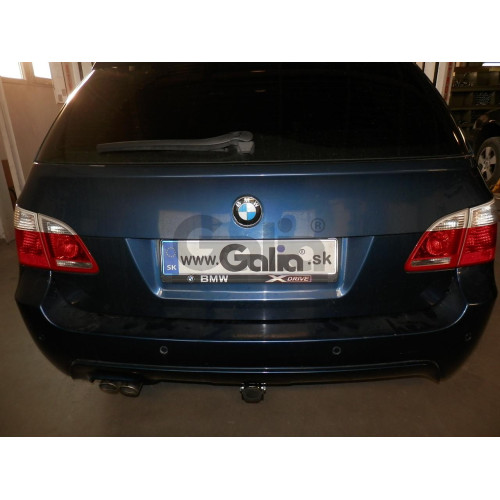 B022C GALIA Полностью оцинкованный фаркоп на BMW 5-Series E60 седан / E61 универсал 2003-2010, в т.ч. подходит с M-пакет. Подрозетник убирается за бампер. Тип шара: C (горизонтальный съемный). Невидимый вырез бампера. Нагрузки: 2000/90 кг, масса фаркопа 1