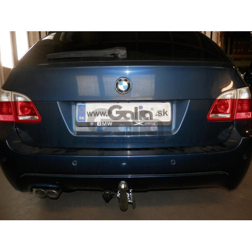 B022C GALIA Полностью оцинкованный фаркоп на BMW 5-Series E60 седан / E61 универсал 2003-2010, в т.ч. подходит с M-пакет. Подрозетник убирается за бампер. Тип шара: C (горизонтальный съемный). Невидимый вырез бампера. Нагрузки: 2000/90 кг, масса фаркопа 1