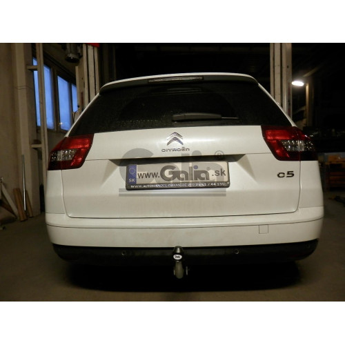 C058C GALIA Полностью оцинкованный фаркоп на Citroen C5 III универсал 2008-2017. Только для моделей с одной трубой глушителя. Подрозетник убирается за бампер. Тип шара: C (горизонтальный съемный). Без выреза бампера. Нагрузки: 1900/75 кг, масса фаркопа 22