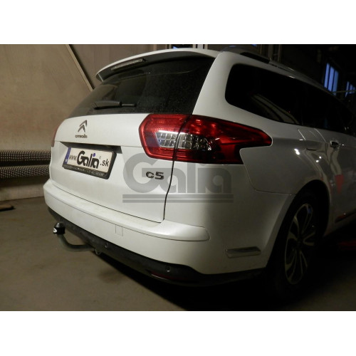 C058C GALIA Полностью оцинкованный фаркоп на Citroen C5 III универсал 2008-2017. Только для моделей с одной трубой глушителя. Подрозетник убирается за бампер. Тип шара: C (горизонтальный съемный). Без выреза бампера. Нагрузки: 1900/75 кг, масса фаркопа 22