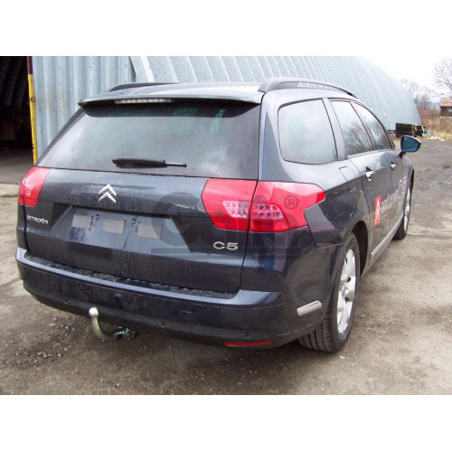 C058C GALIA Полностью оцинкованный фаркоп на Citroen C5 III универсал 2008-2017. Только для моделей с одной трубой глушителя. Подрозетник убирается за бампер. Тип шара: C (горизонтальный съемный). Без выреза бампера. Нагрузки: 1900/75 кг, масса фаркопа 22