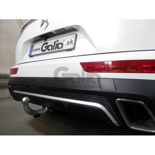 D057V GALIA Полностью оцинкованный фаркоп на DS DS7 Crossback 2018-. Подрозетник убирается за бампер. Тип шара: AV (вертикальное быстросъемное крепление шара на ключе). Невидимый вырез бампера. Нагрузки: 2000/80 кг, масса фаркопа 18,87 кг