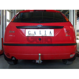F051C GALIA Полностью оцинкованный фаркоп на Ford Focus I хетчбек 3/5 дверей 1998-2004. Тип шара: C (горизонтальный съемный). Невидимый вырез бампера. Нагруз