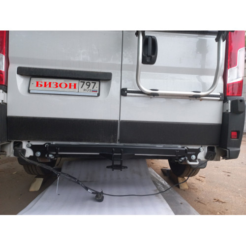 FA 0340-E Бизон Фаркоп на Citroen Jumper VAN III L1, L2, L3 2006-, FIAT Ducato III VAN L1, L2, L3 2006-, Peugeot Boxer III VAN L1, L2, L3 2006- без подрезки бампера. Тип шара: E (легкосъемный шар под квадрат). Нагрузки: 3300/160 кг. Не комплектуется элект