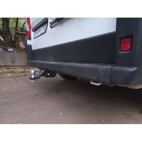 FA 0340-E Бизон Фаркоп на Citroen Jumper VAN III L1, L2, L3 2006-, FIAT Ducato III VAN L1, L2, L3 2006-, Peugeot Boxer III VAN L1, L2, L3 2006- без подрезки бампера. Тип шара: E (легкосъемный шар под квадрат). Нагрузки: 3300/160 кг. Не комплектуется элект