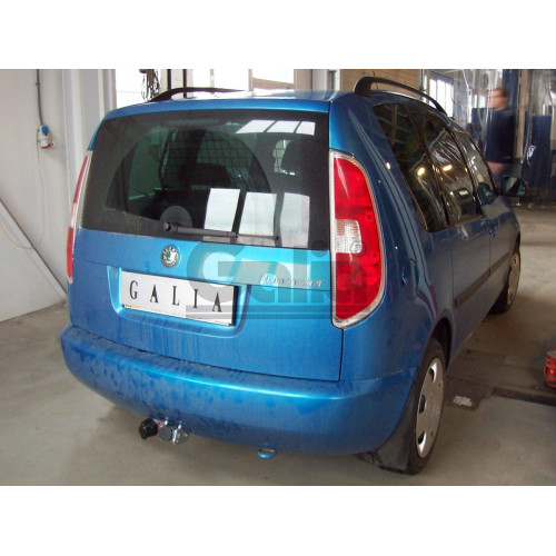 S090C GALIA Полностью оцинкованный фаркоп на Skoda Praktik 2006-2015, Roomster 2006-2015, включая Scout, с 06/2010-2015 требуется электрика с блоком согласования. Тип шара: C (горизонтальный съемный). Требуется вырез в бампере. Нагрузки: 1200/50 кг, масса