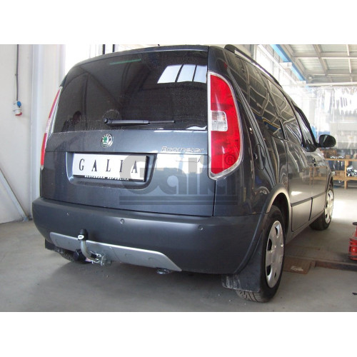 S090C GALIA Полностью оцинкованный фаркоп на Skoda Praktik 2006-2015, Roomster 2006-2015, включая Scout, с 06/2010-2015 требуется электрика с блоком согласования. Тип шара: C (горизонтальный съемный). Требуется вырез в бампере. Нагрузки: 1200/50 кг, масса