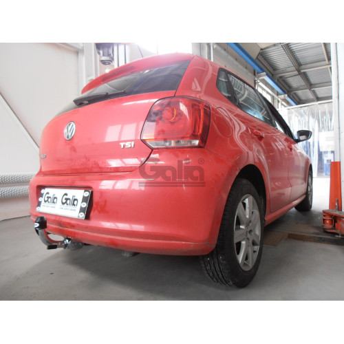 V068A GALIA Полностью оцинкованный фаркоп на Volkswagen Polo V хетчбек 2009-2018. Подрозетник убирается за бампер. Тип шара: A. Невидимый вырез бампера. Нагрузки: 1200/50 кг, масса фаркопа 13,5 кг