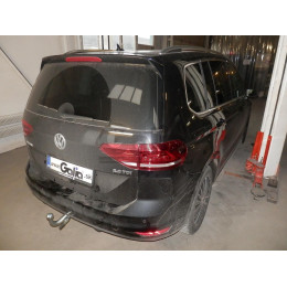 V082C GALIA Полностью оцинкованный фаркоп на Volkswagen Touran 2015-. Подрозетник убирается за бампер. Тип шара: C (горизонтальный съемный). Установка без в