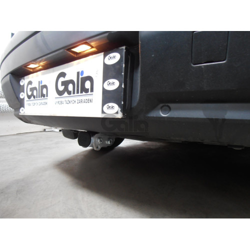 C039A GALIA Полностью оцинкованный фаркоп на Citroen C5 II лифтбек 2004-2008. Особенности: для модели с номерным знаком на заднем бампере. Подрозетник убирается за бампер. Тип шара: A. Невидимый вырез бампера. Нагрузки: 1600/75 кг, масса фаркопа 19,62 кг