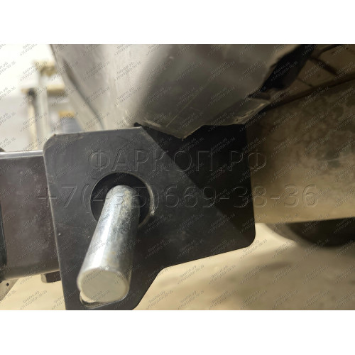 F.4012.001 BERG Фаркоп на Mitsubishi Outlander XL 2007-2012, Peugeot 4007 2008-2012, Citroen C-Crosser 2007-2012. Требуется подрезка бампера. Тип шара: E. Нагрузки: 1500/75 кг, масса фаркопа 24 кг (без электрики в комплекте)
