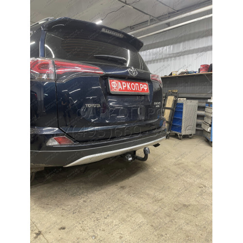 F.5711.001 BERG Фаркоп на Toyota RAV4 2013-2019. Требуется подрезка бампера. Тип шара: A. Нагрузки: 1200/75 кг, масса фаркопа 22 кг (без электрики в комплекте)