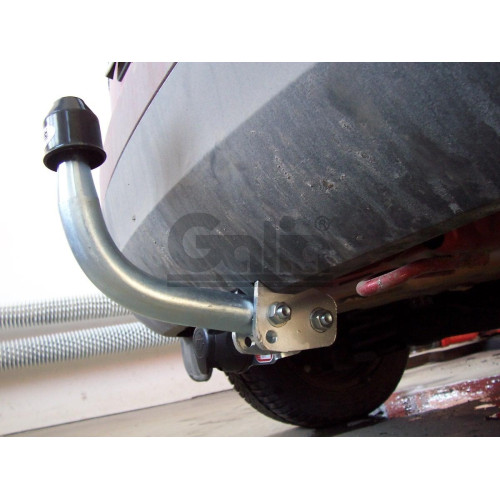 F088C GALIA Полностью оцинкованный фаркоп на Ford Fiesta 2002-2008. Особенности: колесная база 2486 мм. Тип шара: C (горизонтальный съемный). Требуется подрезка бампера. Нагрузки: 900/50 кг, масса фаркопа 15,36 кг