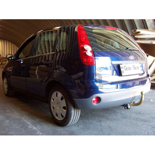 F088C GALIA Полностью оцинкованный фаркоп на Ford Fiesta 2002-2008. Особенности: колесная база 2486 мм. Тип шара: C (горизонтальный съемный). Требуется подрезка бампера. Нагрузки: 900/50 кг, масса фаркопа 15,36 кг