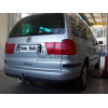F104C GALIA Полностью оцинкованный фаркоп на Ford Galaxy 2000-2006, SEAT Alhambra 2000-2010, Volkswagen Sharan 2000-2010 2WD/4WD. Подрозетник убирается за бампер. Тип шара: C (горизонтальный съемный). Без выреза бампера. Нагрузки: 2000/85 кг, масса фаркоп