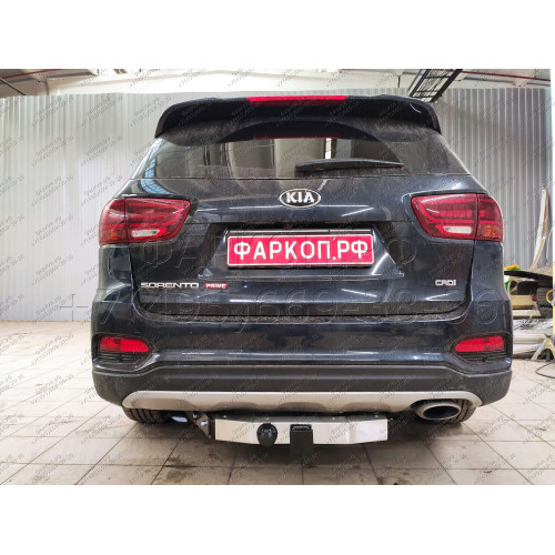 HSF-18-991124.00 PT GROUP Фаркоп с нержавеющей накладкой на Kia Sorento Prime рестайлинг 2018-2020, Hyundai Santa Fe 2018-2021 без подрезки бампера. Тип шара: E (легкосъемный шар под квадрат). Нагрузки: 2600/100 кг, масса фаркопа 25,5 кг (без электрики в 