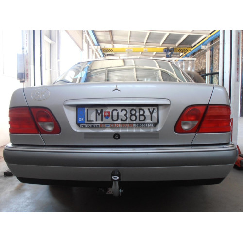 M026C GALIA Полностью оцинкованный фаркоп на Mercedes E-Class w210 седан 1995-2002. Тип шара: C (горизонтальный съемный). Без выреза бампера. Нагрузки: 2200/75 кг, масса фаркопа 23,1 кг
