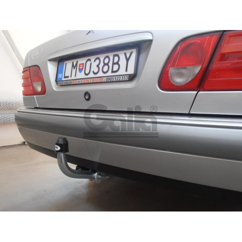 M026C GALIA Полностью оцинкованный фаркоп на Mercedes E-Class w210 седан 1995-2002. Тип шара: C (горизонтальный съемный). Без выреза бампера. Нагрузки: 2200/75 кг, масса фаркопа 23,1 кг