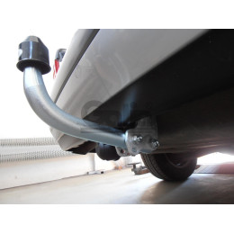 M026C GALIA Полностью оцинкованный фаркоп на Mercedes E-Class w210 седан 1995-2002. Тип шара: C (горизонтальный съемный). Без выреза бампера. Нагрузки: 2200/75 кг, м