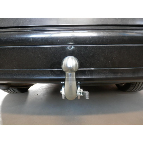 M097C GALIA Полностью оцинкованный фаркоп на Mercedes C-Class w203 седан / s203 универсал 2000-2007, Mercedes CLK-Class 2002-2009. Особенности: для нестандартного бампера требуется большой вырез. Подрозетник убирается за бампер. Тип шара: C (горизонтальны