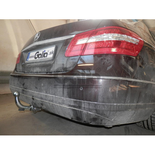 M138C GALIA Полностью оцинкованный фаркоп на Mercedes E-Class w212 седан, кроме AMG 2009-2016. Подрозетник убирается за бампер. Тип шара: C (горизонтальный съемный). Без выреза бампера. Нагрузки: 2200/100 кг, масса фаркопа 20,37 кг