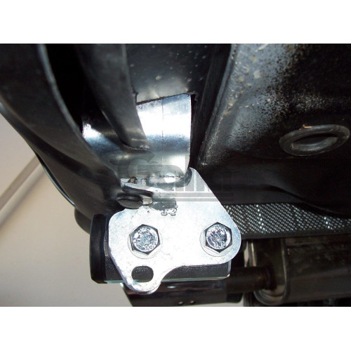 N053A GALIA Полностью оцинкованный фаркоп на Nissan Juke 2WD 2011-2019. Подрозетник убирается за бампер. Шар перекрывает противотуманную фару. Тип шара: A. Невидимый вырез бампера. Нагрузки: 1400/75 кг, масса фаркопа 17,07 кг