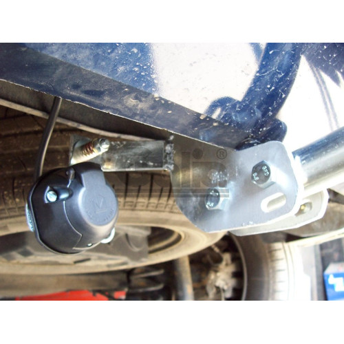 P036C GALIA Полностью оцинкованный фаркоп на Peugeot 307 универсал 2002-2008. Подрозетник убирается за бампер. Тип шара: C (горизонтальный съемный). Установка без снятия и выреза бампера. Нагрузки: 1500/70 кг, масса фаркопа 18,77 кг