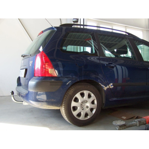 P036C GALIA Полностью оцинкованный фаркоп на Peugeot 307 универсал 2002-2008. Подрозетник убирается за бампер. Тип шара: C (горизонтальный съемный). Установка без снятия и выреза бампера. Нагрузки: 1500/70 кг, масса фаркопа 18,77 кг