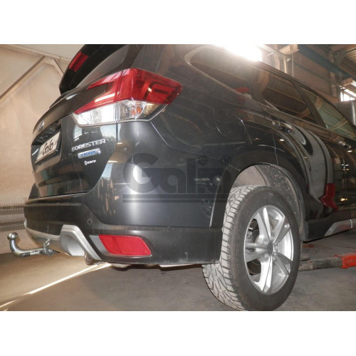 S140V GALIA Полностью оцинкованный фаркоп на Subaru Forester 2018-2024, 2024-. Тип шара: AV (вертикальное быстросъемное крепление шара на ключе). Невидимый вырез бампера. Нагрузки: 2265/100 кг, масса фаркопа 17,57 кг