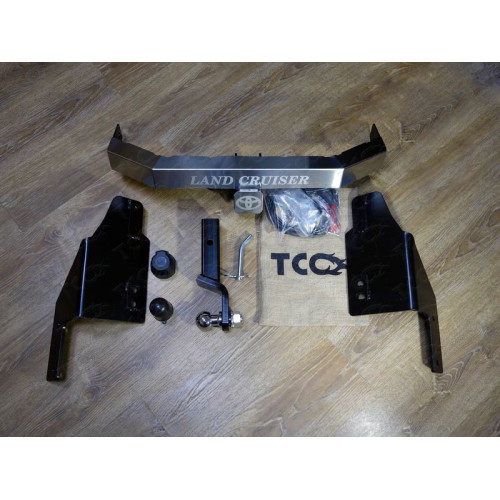 TCU00064 ТСС Фаркоп на Toyota Land Cruiser 200 2007-2021 с накладкой с надписью Land Cruiser без подрезки бампера. Тип шара: E (шаровый узел под американский квадрат). Нагрузки: 1500/100 кг