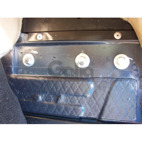 V050C GALIA Полностью оцинкованный фаркоп на Volkswagen Passat B5 седан/универсал 4WD 1996-2005. Тип шара: C (горизонтальный съемный). Невидимый вырез бампера. Нагрузки: 2100/85 кг, масса фаркопа 18,77 кг