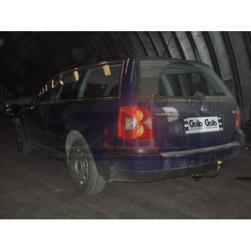V050C GALIA Полностью оцинкованный фаркоп на Volkswagen Passat B5 седан/универсал 4WD 1996-2005. Тип шара: C (горизонтальный съемный). Невидимый вырез бампера. Нагрузки: 2100/85 кг, масса фаркопа 18,77 кг