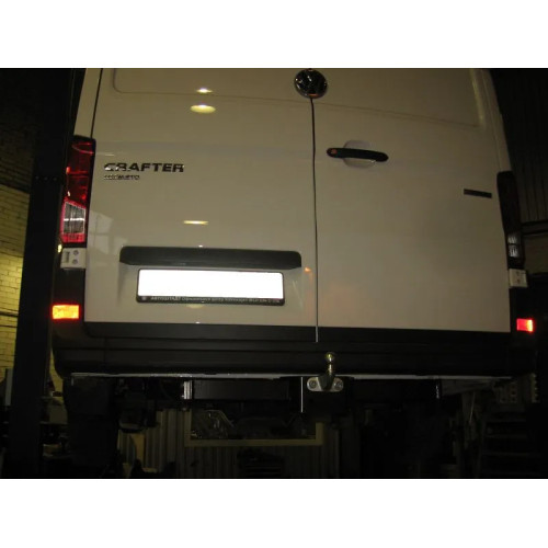 4438.21 SHERIFF Фаркоп на Volkswagen Crafter фургон без ступеньки 2017- без подрезки бампера. Тип шара: F. Нагрузки: 1500/50 кг, масса фаркопа 25,38 кг (без электрики в комплекте)