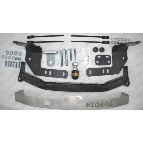 92517-FEN MOTODOR Фаркоп с оцинкованным шаром и нержавеющей накладкой на Toyota Land Cruiser 200 2007-2021 (комплектации Excalibur и Executive) без выреза в бампере. Тип шара: FE. Нагрузки: 2000/120 кг, масса фаркопа 19,5 кг (без электрики в комплекте)