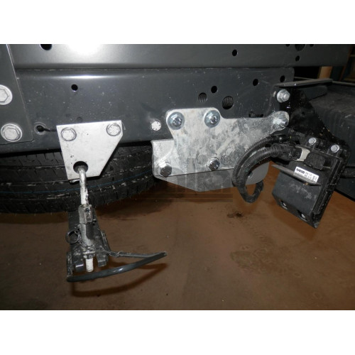 I009A GALIA Полностью оцинкованный фаркоп на Iveco Daily 1999-2014. Особенности: Удлиненная платформа, которая выходит за пределы бампера более 300 мм. Модели 35C, 50C, 60C, 65C. Тип шара: A. Установка без снятия и выреза бампера. Нагрузки: 3500/120 кг, м