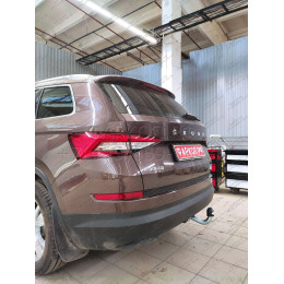 S120A GALIA Полностью оцинкованный фаркоп на Skoda Kodiaq 2WD, 4WD 2017-2023, 2023-. Тип шара: A. Невидимый вырез бампера. Нагрузки: 2600/140 кг, масса фаркопа 15,72 кг