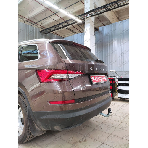 S120A GALIA Полностью оцинкованный фаркоп на Skoda Kodiaq 2WD, 4WD 2017-2023, 2023-. Тип шара: A. Невидимый вырез бампера. Нагрузки: 2600/140 кг, масса фаркопа 15,72 кг