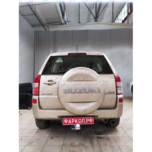 7900 Трейлер Фаркоп для Suzuki Grand Vitara 5 дверей 2005-2016 (двигатель 2 л, авто с запасным колесом на двери. Не подходит для авто 2,4 л). Требуется подрезка бампера. Тип шара: A. Нагрузки: 1200/50 кг, масса фаркопа 16,6 кг (без электрики в комплекте)
